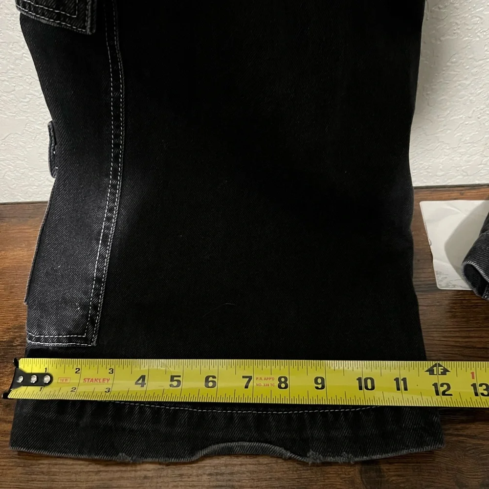 BDG Black Wide-Leg Cargo Pants with Contrast Stitching - Picture 6 of 10